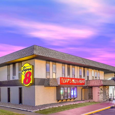 Super 8 By Wyndham Windsor/Madison North Otel Dış mekan fotoğraf