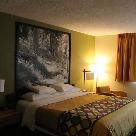 Super 8 By Wyndham Windsor/Madison North Otel Oda fotoğraf