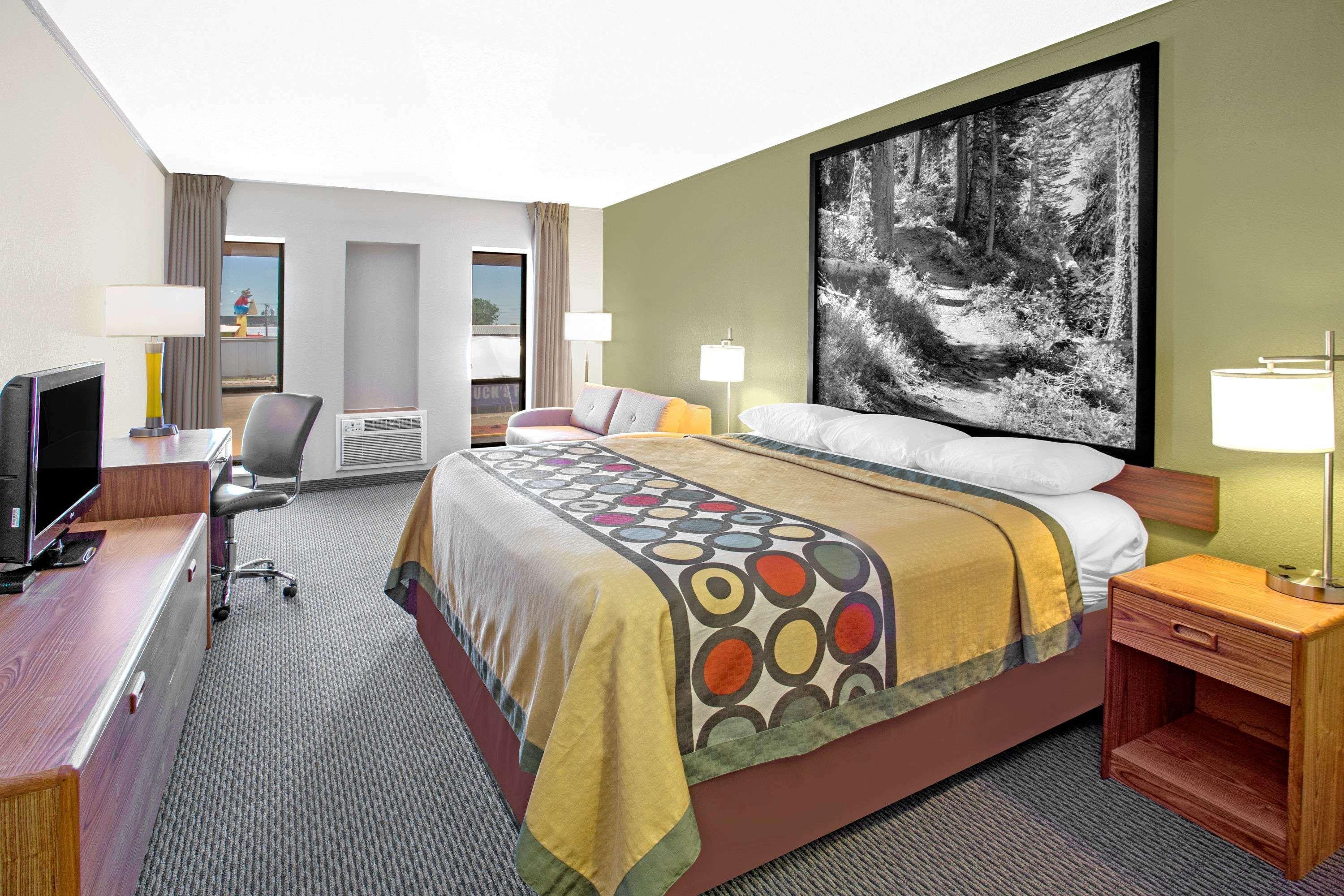 Super 8 By Wyndham Windsor/Madison North Otel Dış mekan fotoğraf
